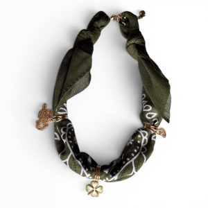 Bandana ketting met bedel | Legergroen