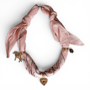 Bandana ketting met bedel | Lichtroze